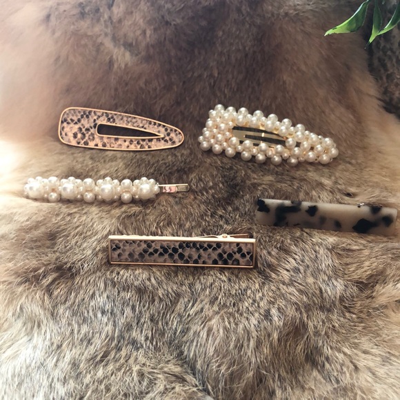 C&C California Accessories - 🌷2/$15🌷NWT pearl and snakeskin detail hair clips